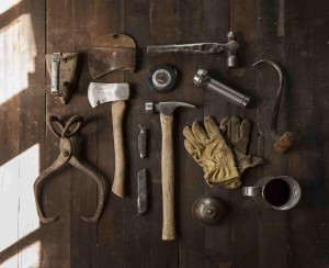 construction-work-carpenter-tools-min